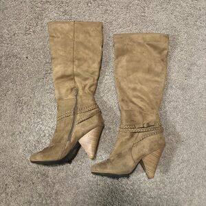 Stylish Tan Heeled Boots for Women